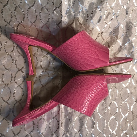 NWOT NY & CO Beautiful pink croc slip on heels - Picture 4 of 5